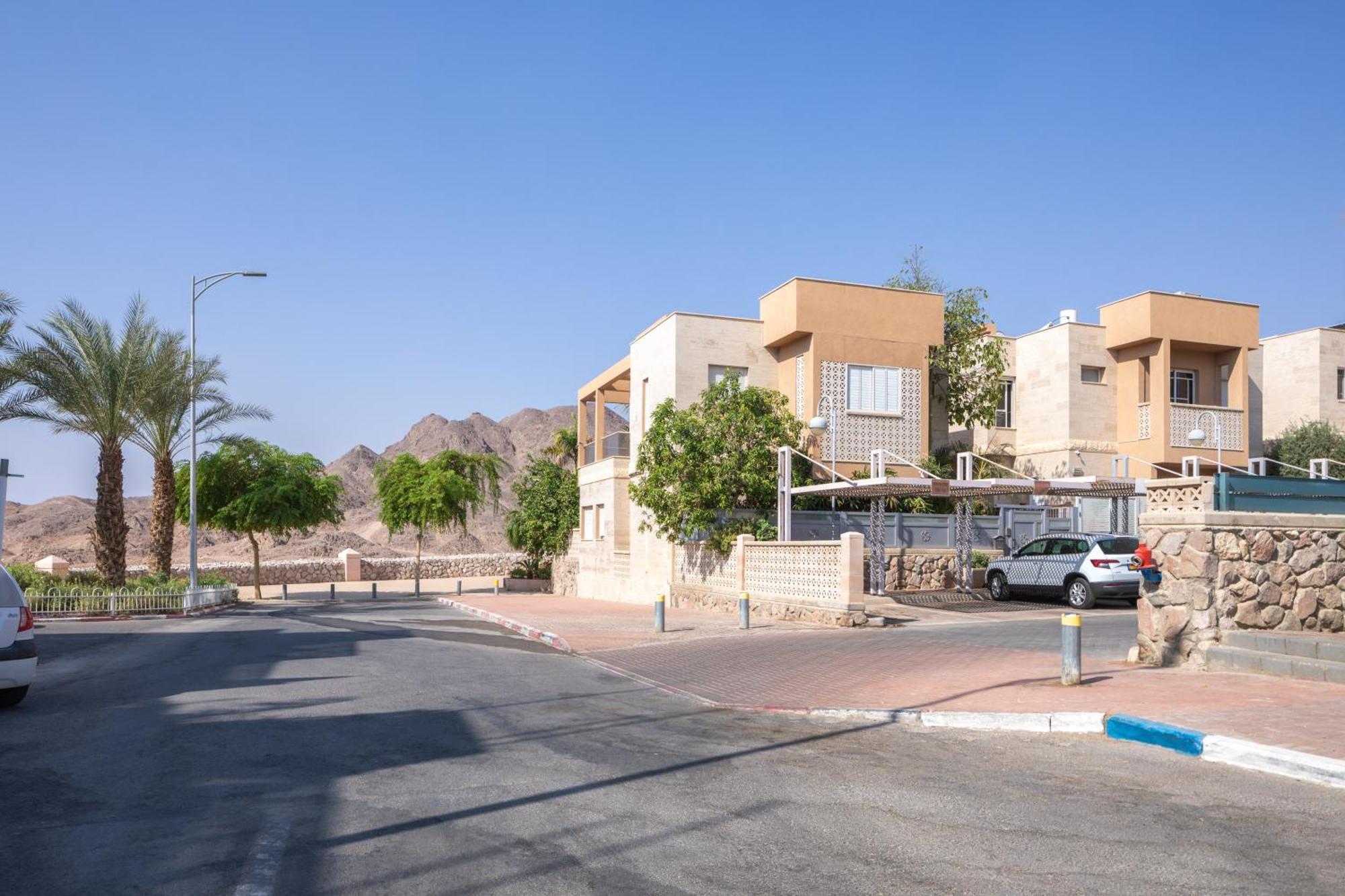 La * Eilat